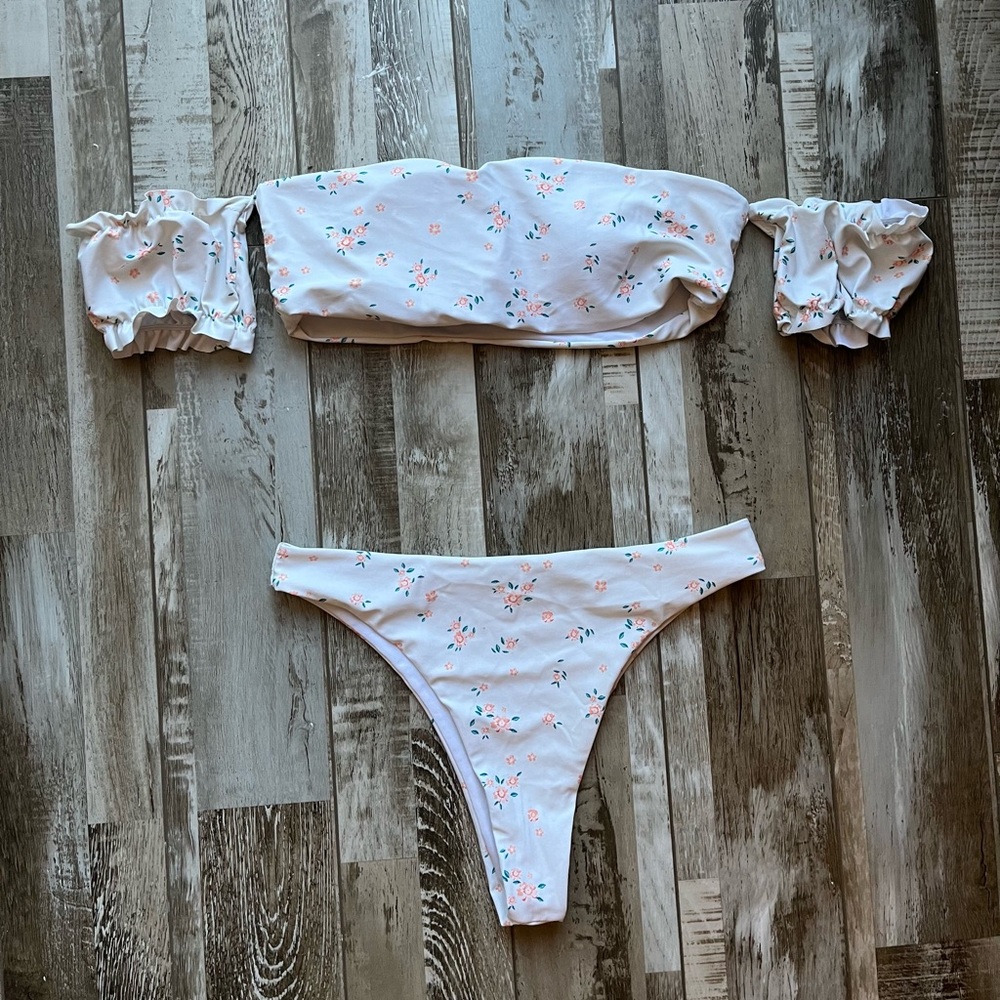 Floral Ruffle Bikini - Picture 2 of 4
